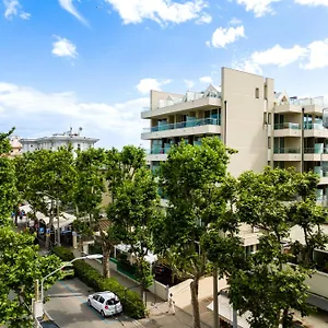 https://hotel-cristallo-rimini.emilia-romagnahotels.net